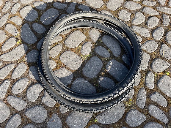 Suomi Tyres nastarenkaat 28" polkupyörään