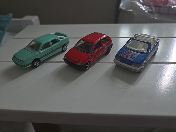 Majorette pikkuautot 3kpl (Renault Clio, Peugeot 205GTI ja Citroen XM)