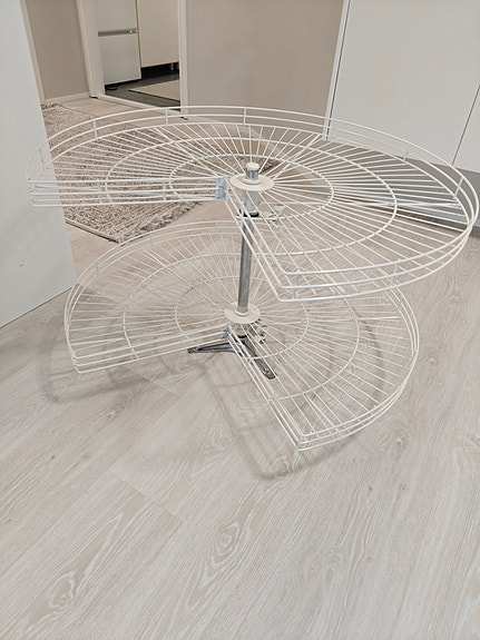 kulmakarusellin keittiön kaappiin