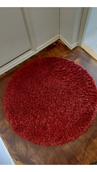 Punainen pyöreä nukkamatto / pörrömatto Ø 117 cm