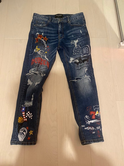 Supply & Demand Distressed Jeans 32w