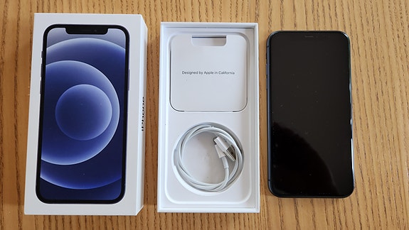 iPhone 11 sekä Apple Watch 4 Nike+