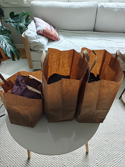 Annetaan poikien vaatepaketti koko 128 cm
