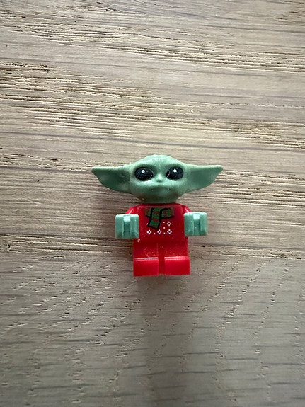 Lego Star Wars SW1173: Din Grogu / The Child / 'Baby Yoda' - Holiday Outfit