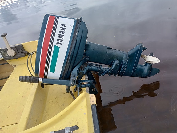 Myynnissä Yamaha 20 ja pulpettivene