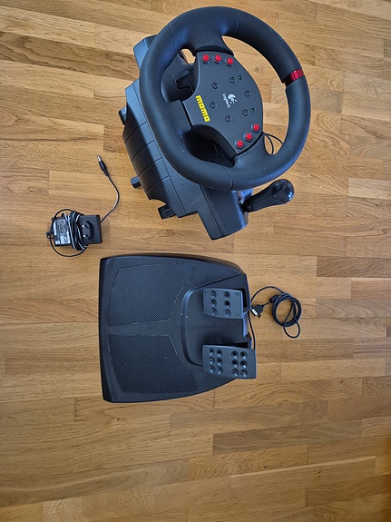 Logitech MOMO Racing Force