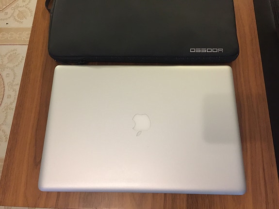 Apple MacBook Pro 17" - i7 - 16GB - kantopussi