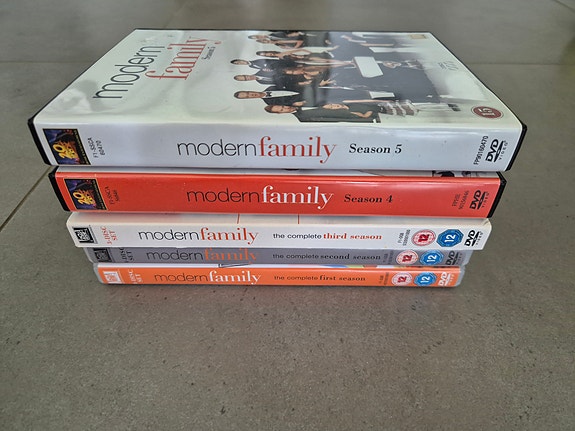 Modern Family dvd-boksit kaudet 1–5