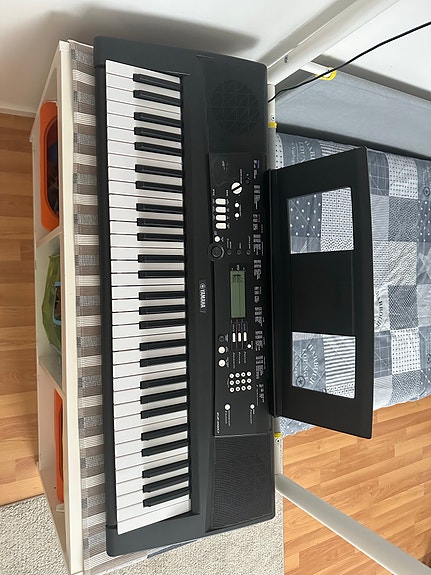Yamaha kosketinsoitin sähköpiano musta