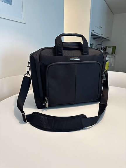 Samsonite olkalaukku / läppärilaukku musta unisex