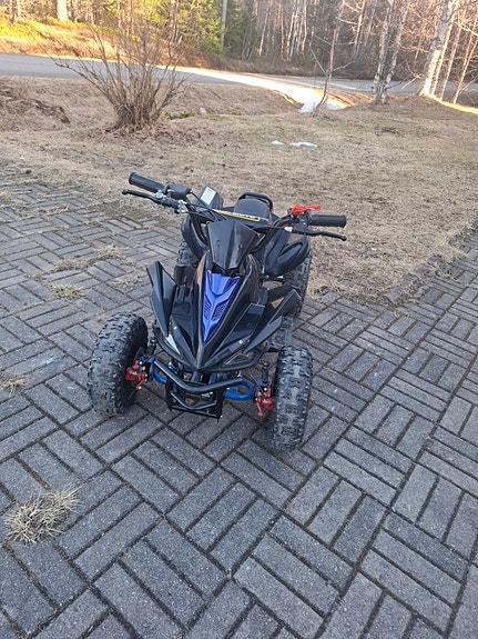 Siisti lastenmönkijä