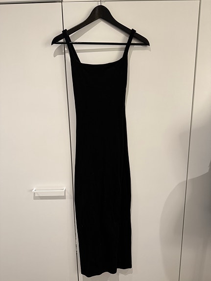 Bershka musta pitkä mekko