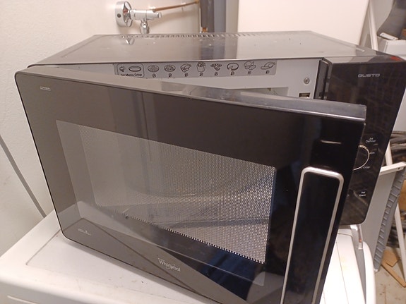Whirlpool mikroaaltouuni musta