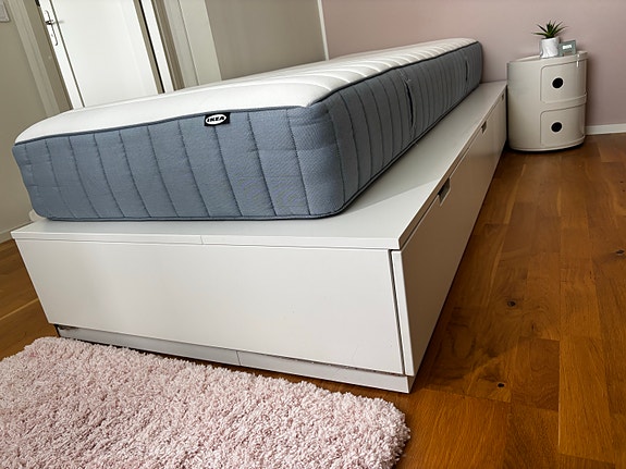 IKEA Nordli sängyn runko säilytyslaatikolla