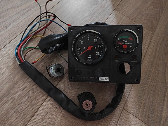 Volvo penta mittaristo