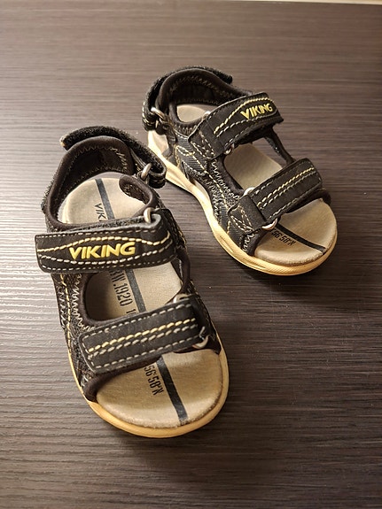 Viking sandaalit koko 22.