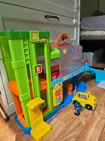 Fisher Price Little People Light-Up Learning Huoltoasema