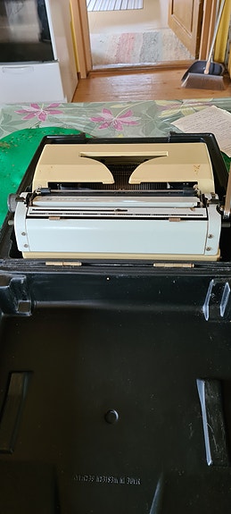 ADLER  gabriele 25 kirjoituskone
