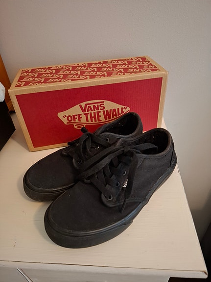 Vans Atwood tennarit, 34 musta