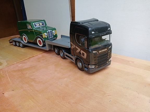 Emek Scania 770 ja lavetti leluautolla