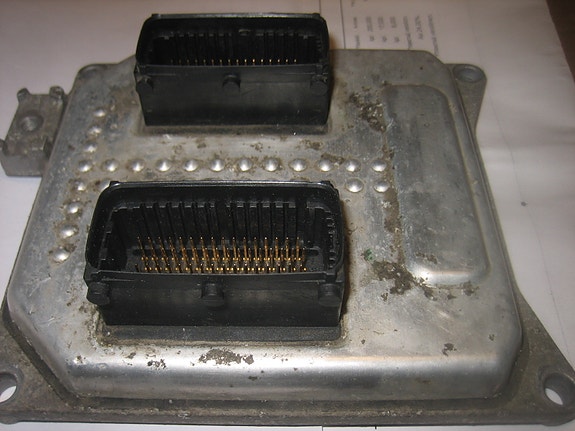 Opel moottorinohjainyksikkö ECU GM 55 564 081 Siemens VDO