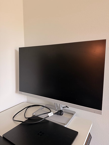 Lenovo 27" näyttö valkoinen