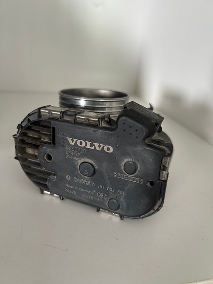 Volvo V70 mk3 2.4 D5 kaasuläppäkotelo