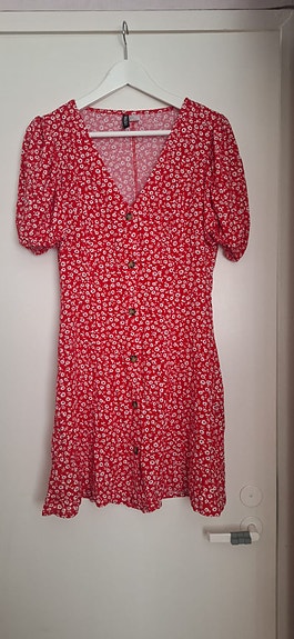 Hm punainen mekko