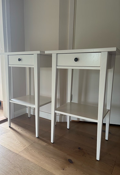 Ikea Hemnes yöpöytä