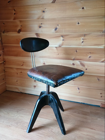 Myydään vanha työtuoli