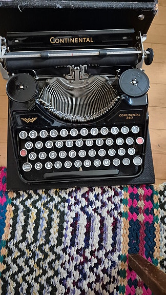 Vanha kirjoituskone Continental 340