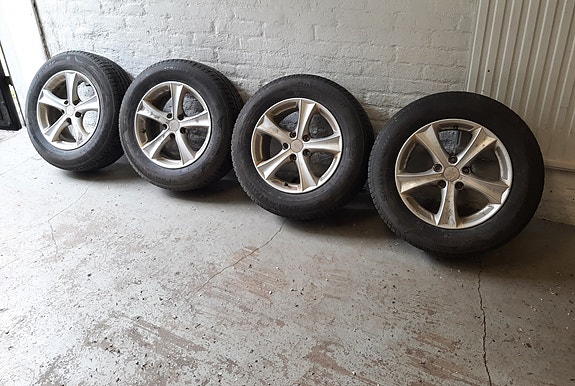 Eta Beta 16" alumiinivanteet + kitkarenkaat 215/65 R16