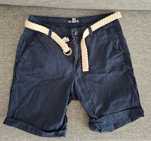 Esprit shortsit ja punosvyö (koko 34)