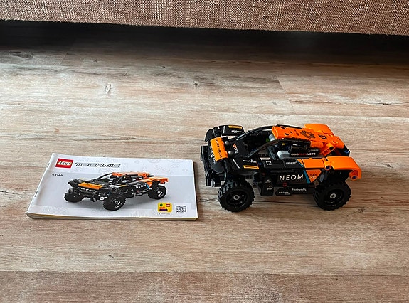 LEGO Technic -auto 42166