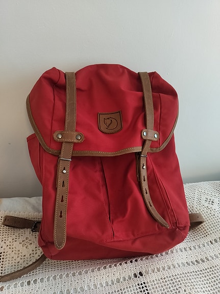 Punainen Fjällräven -reppu G-1000
