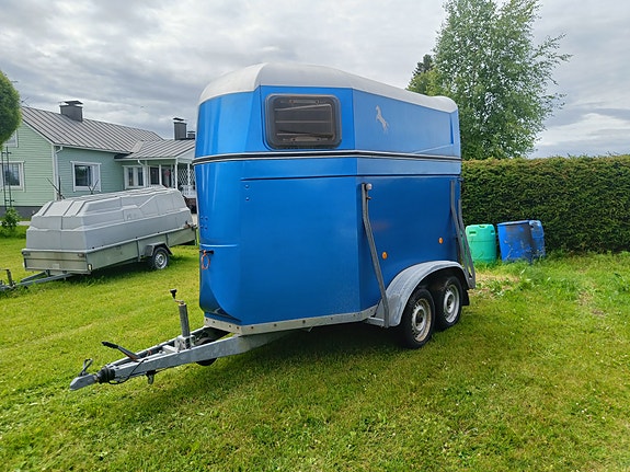 2 hevosen hevostraileri