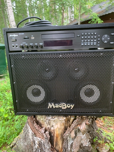 MadBoy MFP-2000 karaokelaite ja mikrofoni