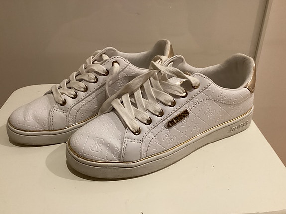 Guess tennarit 38