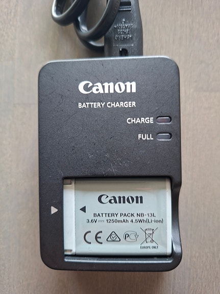 Canon Powershot laturi ja akku