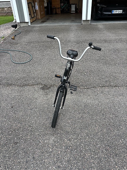 Helkama lastenpyörä 20" musta