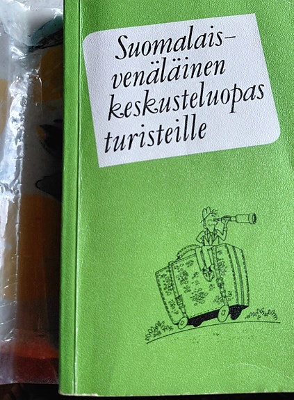 Suomalais-venäläinen keskusteluopas turisteille- kirja