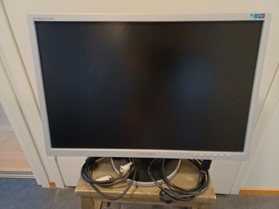 Samsung 22" näyttö