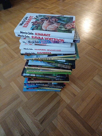 Merja Jalo kirjoja 25kpl