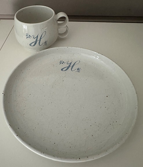 Pentik Halla H-kirjain kahvikuppi ja lautanen 20cm
