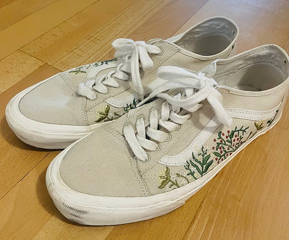 Vans tennarit 44 vaaleat kukkakirjailulla