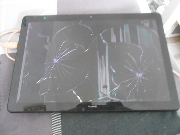 Huawei tabletti AGS2-l09 varaosiksi.