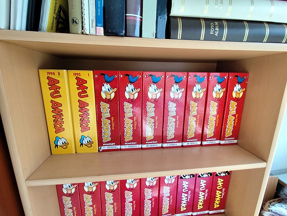 Myydään Aku Ankka -kansioita