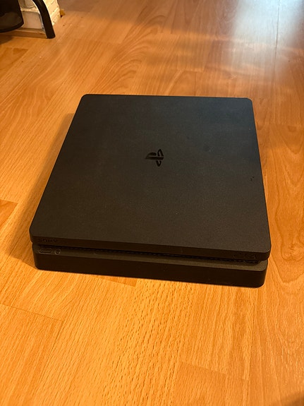 Playstation 4 slim