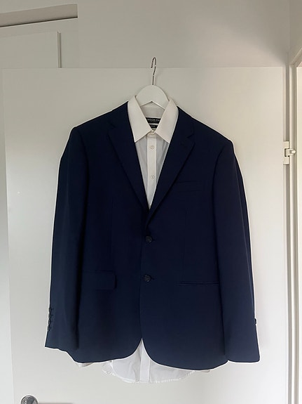Slim fit puku tummansininen