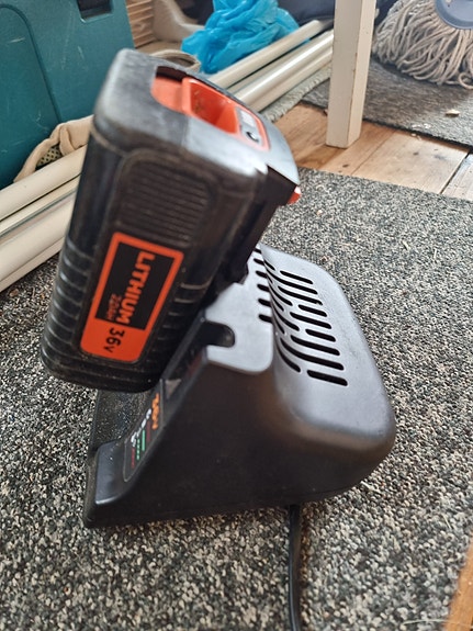 Black+Decker lithium 36V akku ja laturi